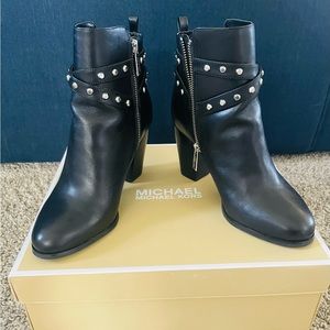 MICHAEL KORS- Preston studded leather ankle boot sz7, black